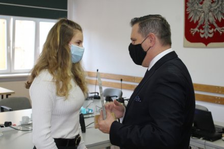 Wręczenie nagród indywidulanych przez władze samorządowe